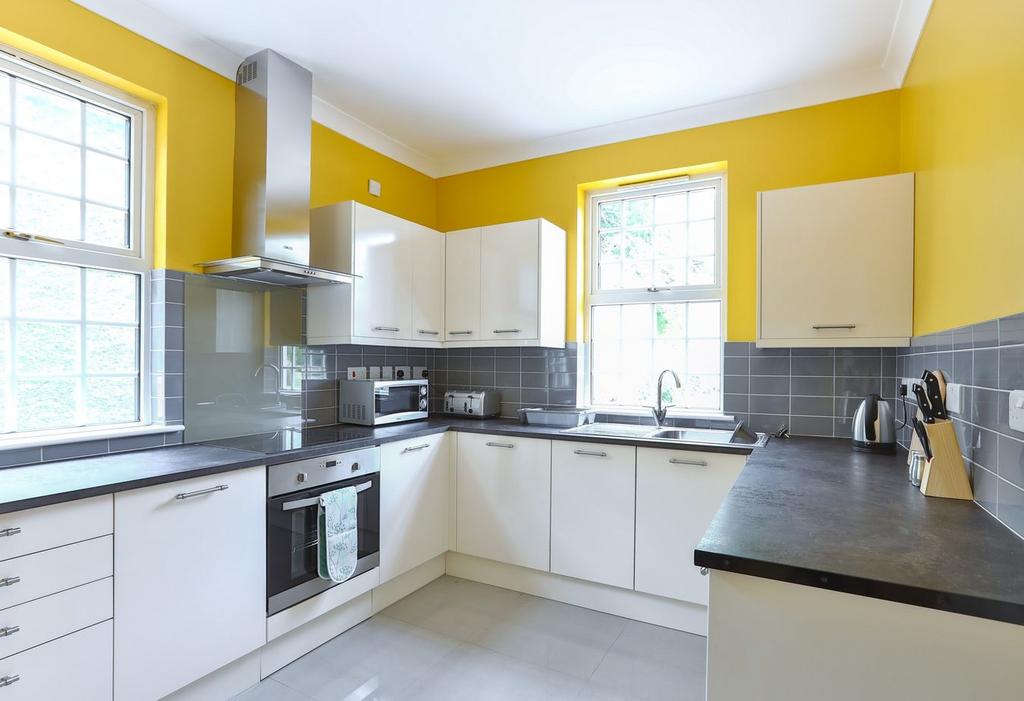 Apartment in Iver Heath - View 3