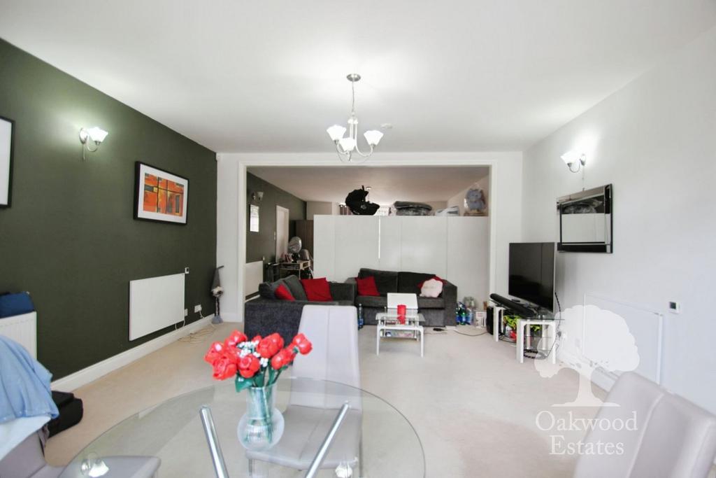 Apartment in Iver Heath - View 4