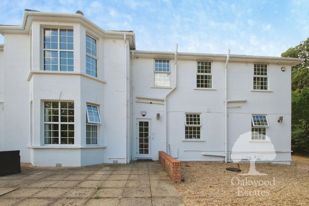 Apartment in Iver Heath - View 5
