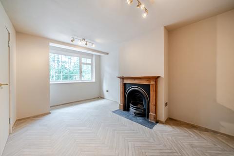 undefined, Commonside East, Mitcham, CR4
