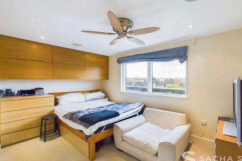 2 bedroom flat for sale, 4-6 Church Street, Epsom, KT17 4NR