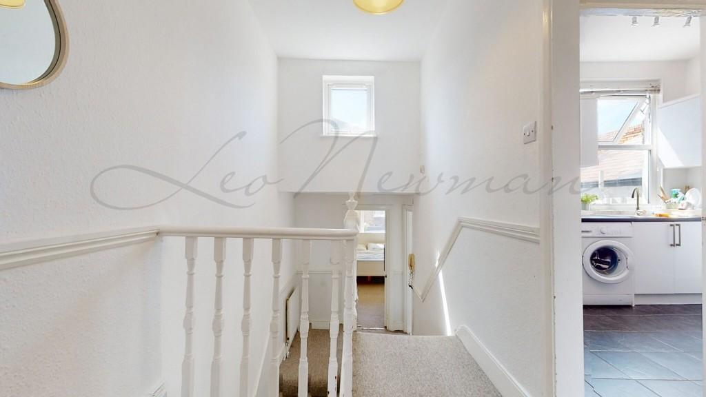 House in London - View 5