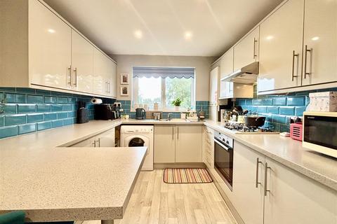 2 bedroom semi-detached bungalow for sale, Oakleigh Close, Bradford BD14