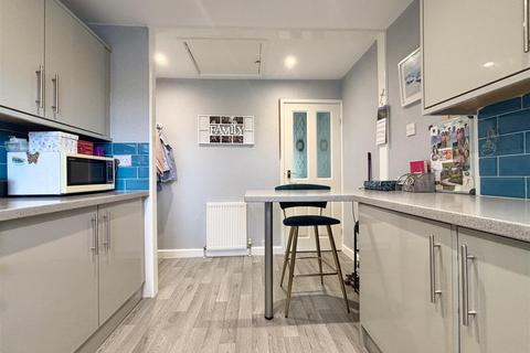 2 bedroom semi-detached bungalow for sale, Oakleigh Close, Bradford BD14
