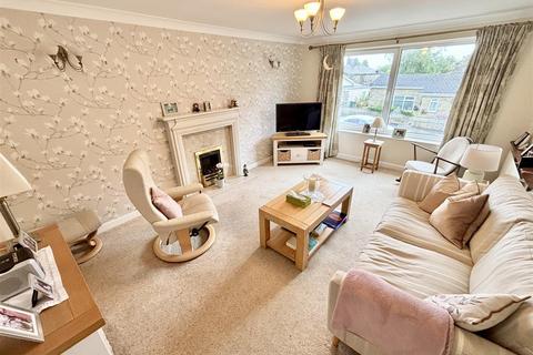2 bedroom semi-detached bungalow for sale, Oakleigh Close, Bradford BD14
