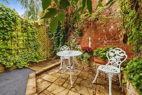 2 bedroom character property for sale, Steep Hill, Lincoln