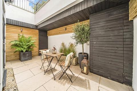 undefined, Gordon Road, London