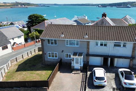 2 bedroom flat for sale, Wellington Road, Hakin, Milford Haven, Pembrokeshire. SA73 3BY