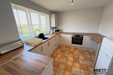 2 bedroom flat for sale, Wellington Road, Hakin, Milford Haven, Pembrokeshire. SA73 3BY