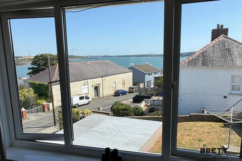 2 bedroom flat for sale, Wellington Road, Hakin, Milford Haven, Pembrokeshire. SA73 3BY