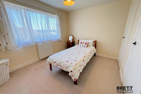 2 bedroom flat for sale, Wellington Road, Hakin, Milford Haven, Pembrokeshire. SA73 3BY