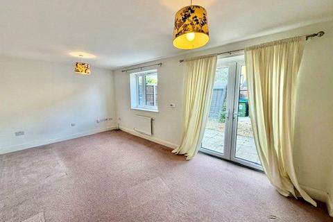 3 bedroom terraced house to rent, Kingsclere Close, Southampton, SO19