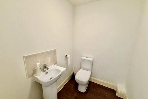 3 bedroom terraced house to rent, Kingsclere Close, Southampton, SO19