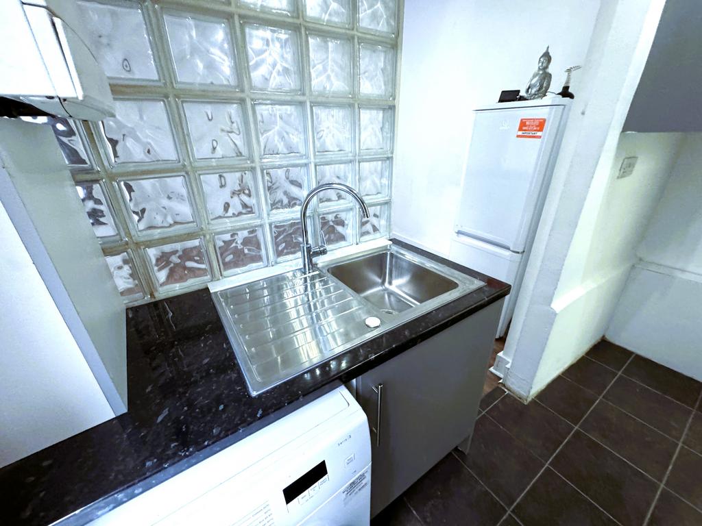 Apartment in London - View 5