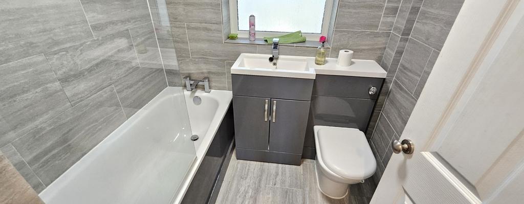 House in Ashford - View 5