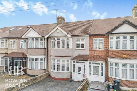 3 bedroom terraced house for sale, Havering Gardens, Romford, RM6