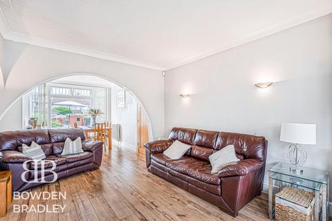 3 bedroom terraced house for sale, Havering Gardens, Romford, RM6