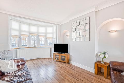 3 bedroom terraced house for sale, Havering Gardens, Romford, RM6