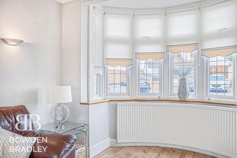 3 bedroom terraced house for sale, Havering Gardens, Romford, RM6