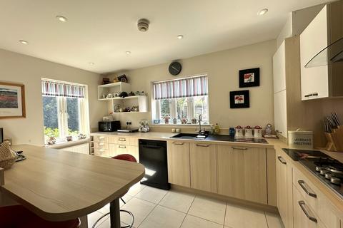 4 bedroom semi-detached house for sale, Knight Close, Crookham Village, Fleet