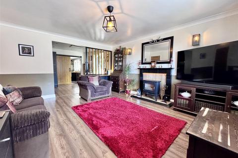 4 bedroom detached house for sale, Oaks Farm Drive, Darton, Barnsley