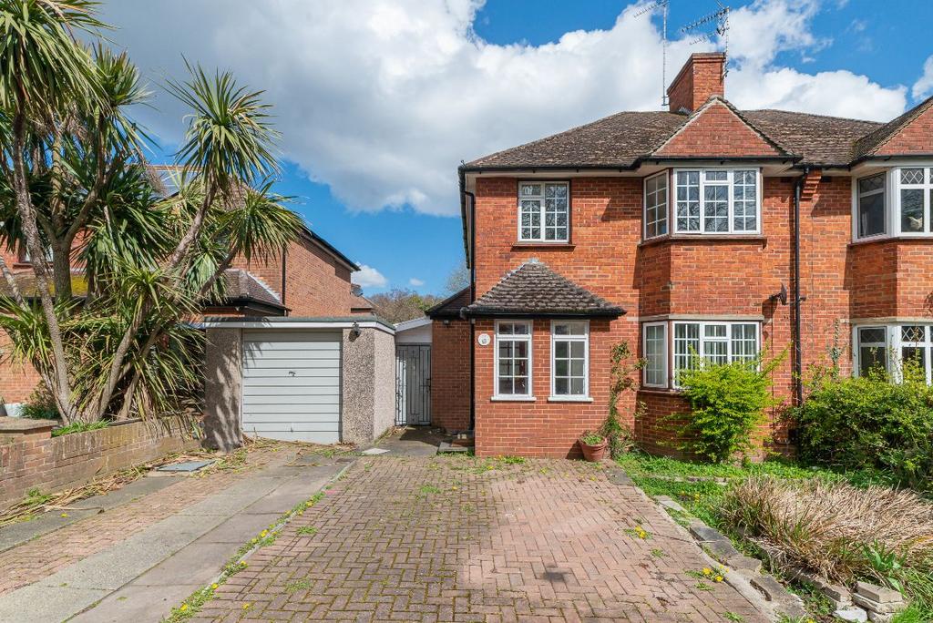 House in London - View 2