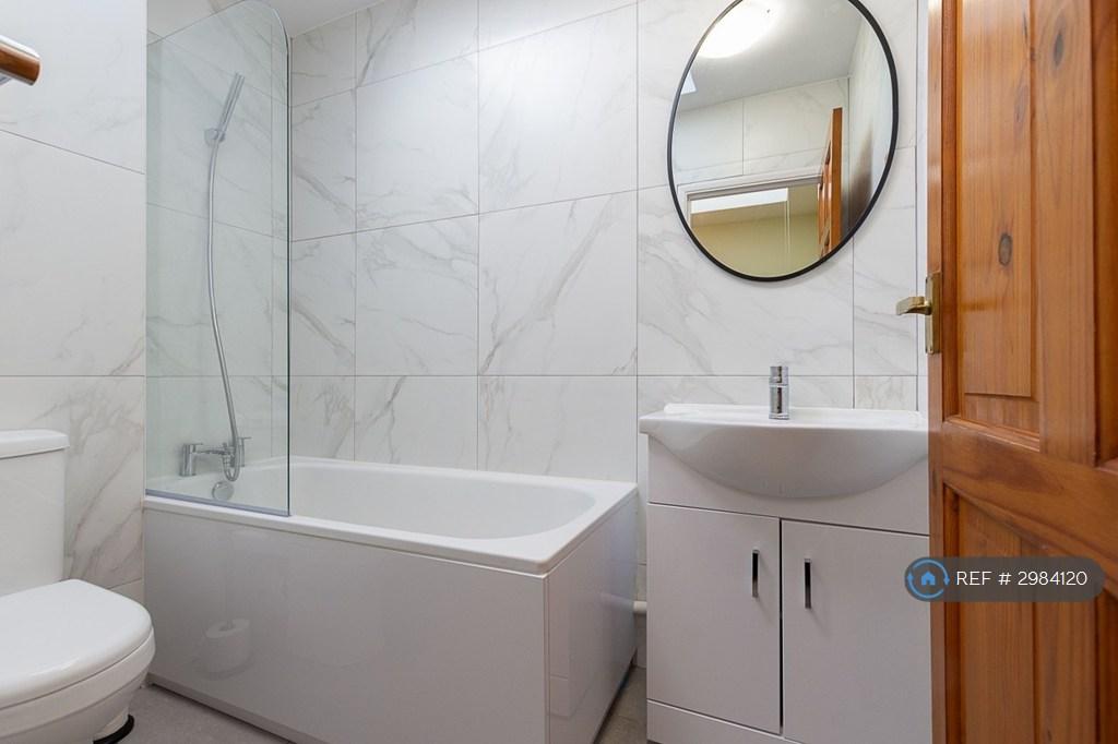 House in London - View 5