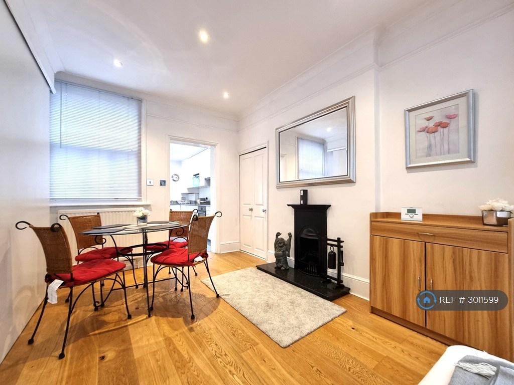 House in Richmond - View 2
