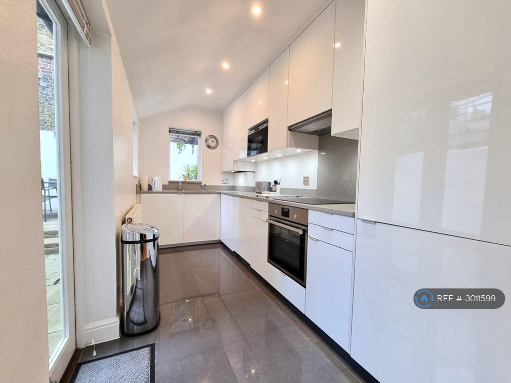 House in Richmond - View 3