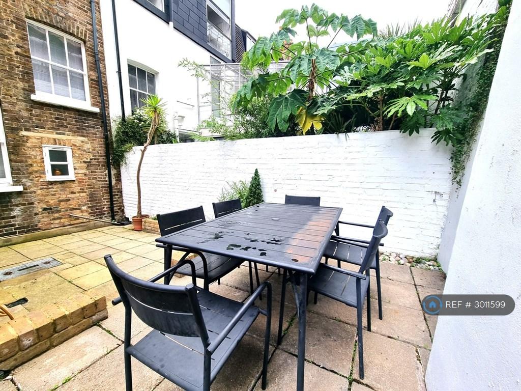 House in Richmond - View 4