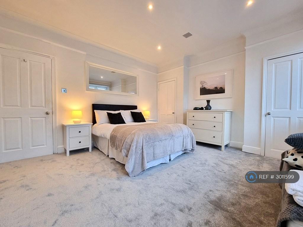 House in Richmond - View 5