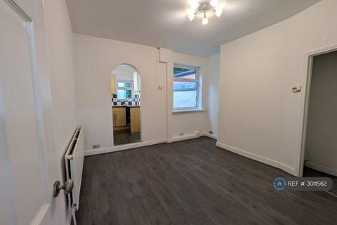 2 bedroom terraced house to rent, Blackley New Road, Manchester, M9