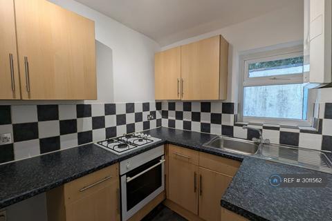 2 bedroom terraced house to rent, Blackley New Road, Manchester, M9