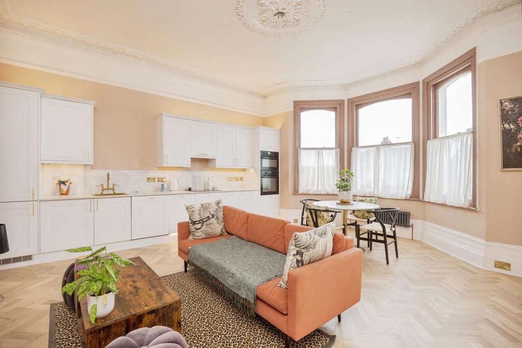 Apartment in Tunbridge Wells, Kent