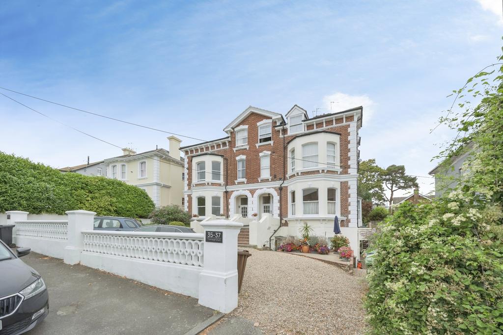 Apartment in Tunbridge Wells, Kent - View 2