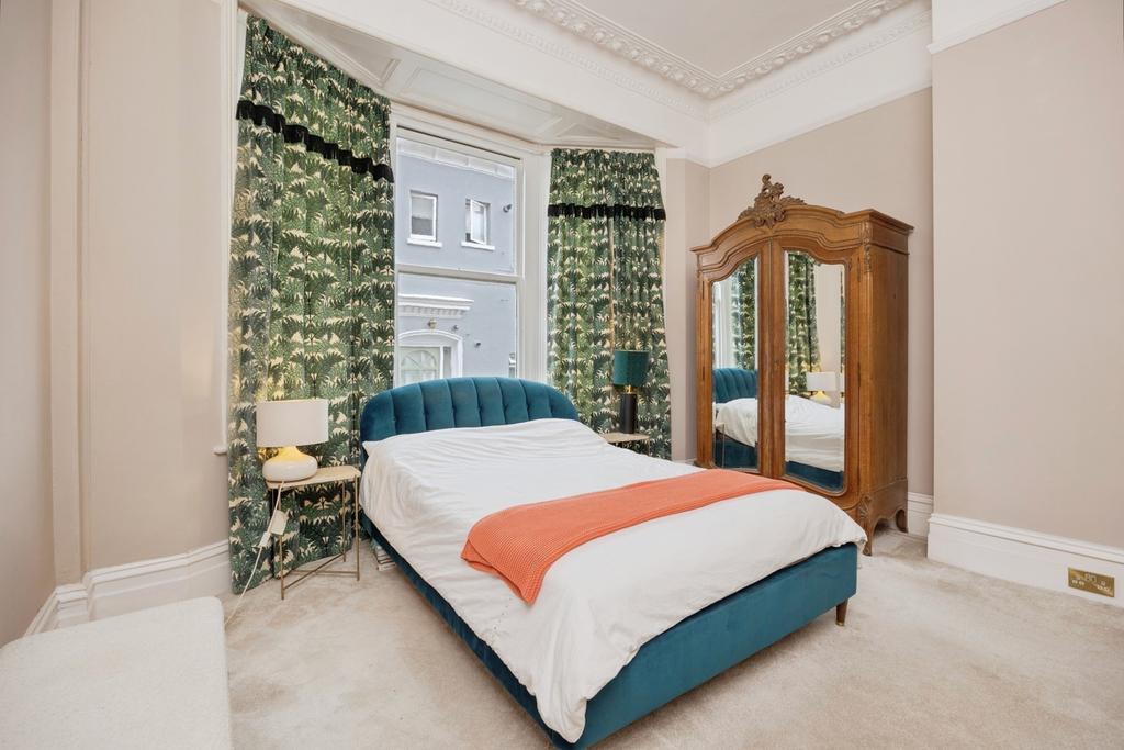 Apartment in Tunbridge Wells, Kent - View 4
