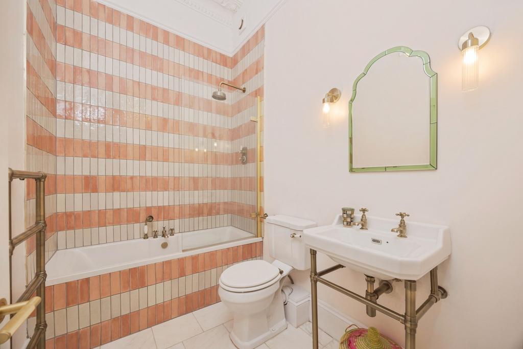 Apartment in Tunbridge Wells, Kent - View 5