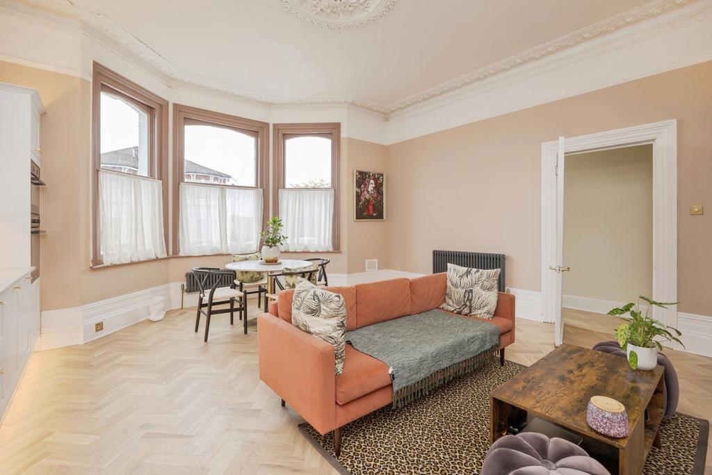 Apartment in Tunbridge Wells, Kent - More