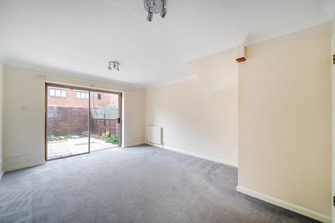 3 bedroom terraced house to rent, Hawthorne Place, Epsom KT17