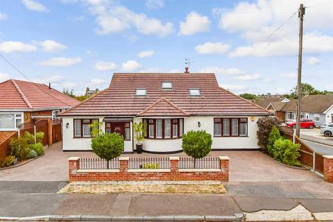 5 bedroom chalet for sale, Alfred Gardens, Wickford SS11