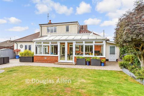 5 bedroom chalet for sale, Alfred Gardens, Wickford SS11