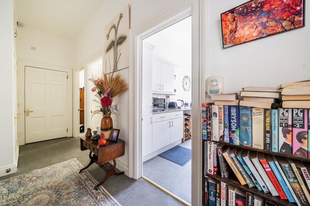 Apartment in Bristol - View 5
