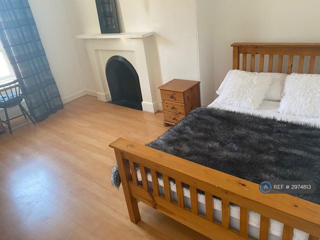 Apartment in Edinburgh - View 4