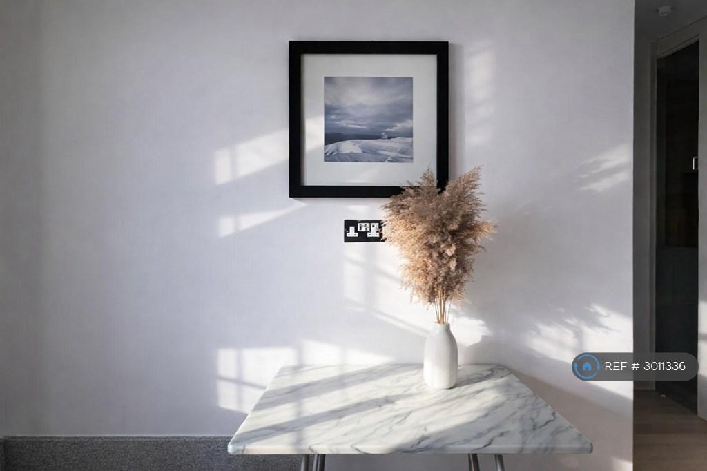 Apartment in London - View 3