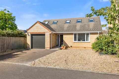 4 bedroom detached bungalow for sale, Netherstones, Stotfold, SG5 4BS