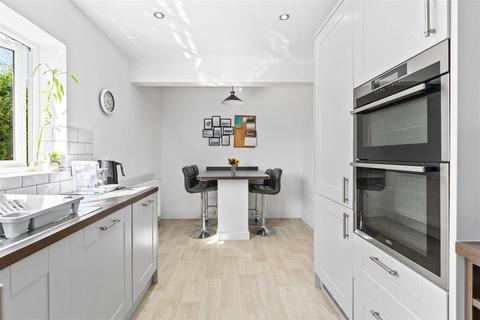 4 bedroom detached bungalow for sale, Netherstones, Stotfold, SG5 4BS