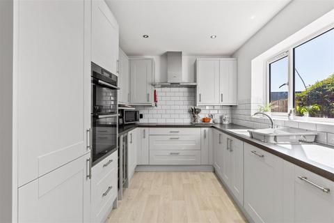 4 bedroom detached bungalow for sale, Netherstones, Stotfold, SG5 4BS