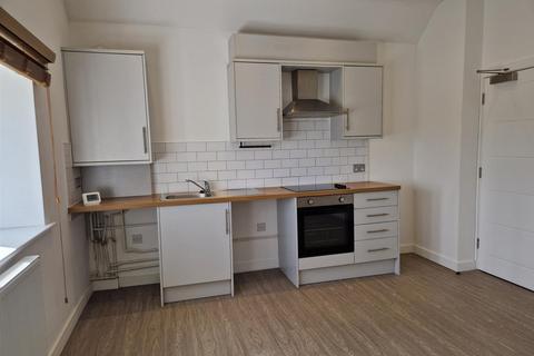 2 bedroom apartment to rent, Radnor Park Avenue, Folkestone