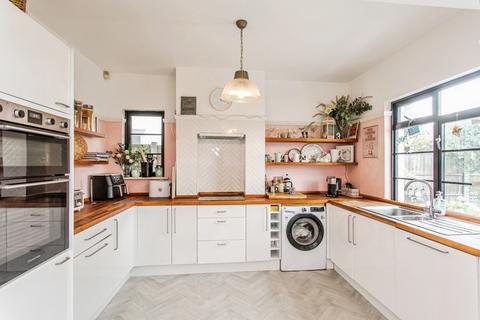 4 bedroom semi-detached house for sale, Northumberland Crescent, SOUTHEND-ON-SEA, Essex, SS1