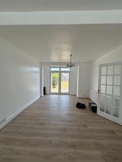 3 bedroom end of terrace house to rent, Sydney Road, Ilford, IG6